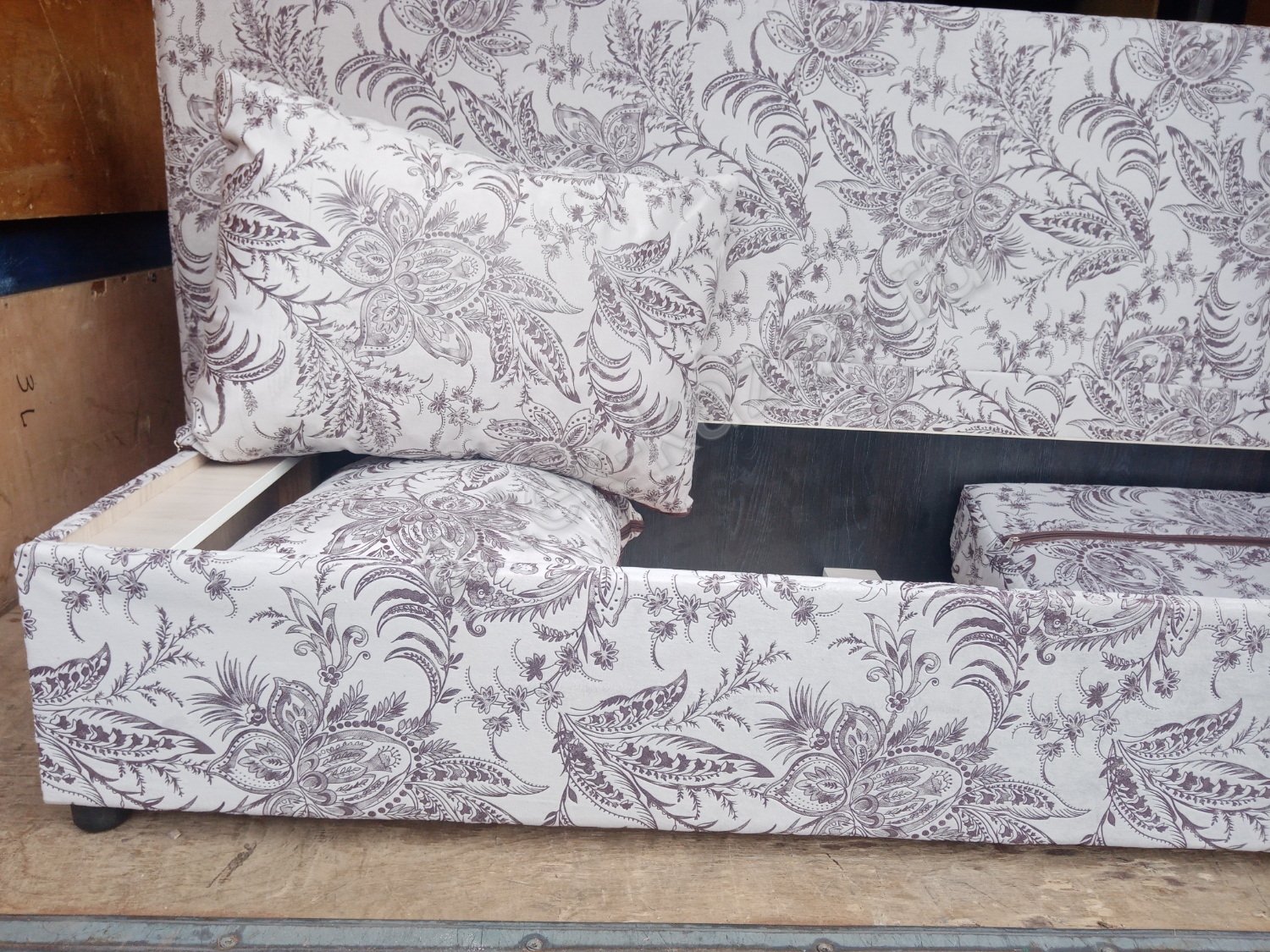 Фото 10. Купить недорогой диван по низкой цене от производителя можно у нас.